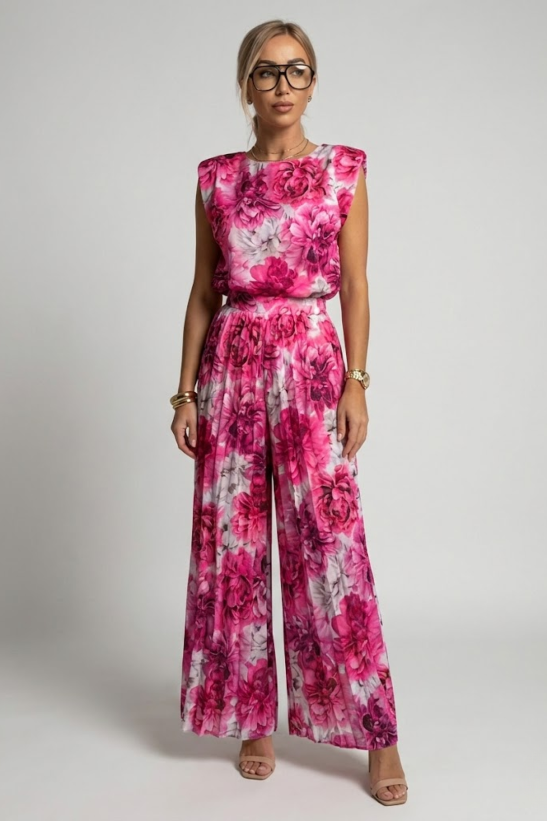 Female model wearing a stylish two-piece set with a flowing silhouette and relaxed fit.