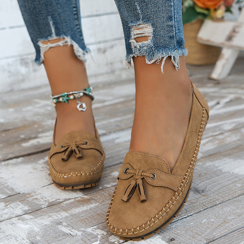 Timeless women’s flat shoes shown on a plain background.