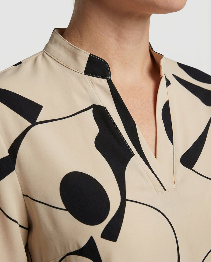 An elegant blouse with a timeless silhouette.