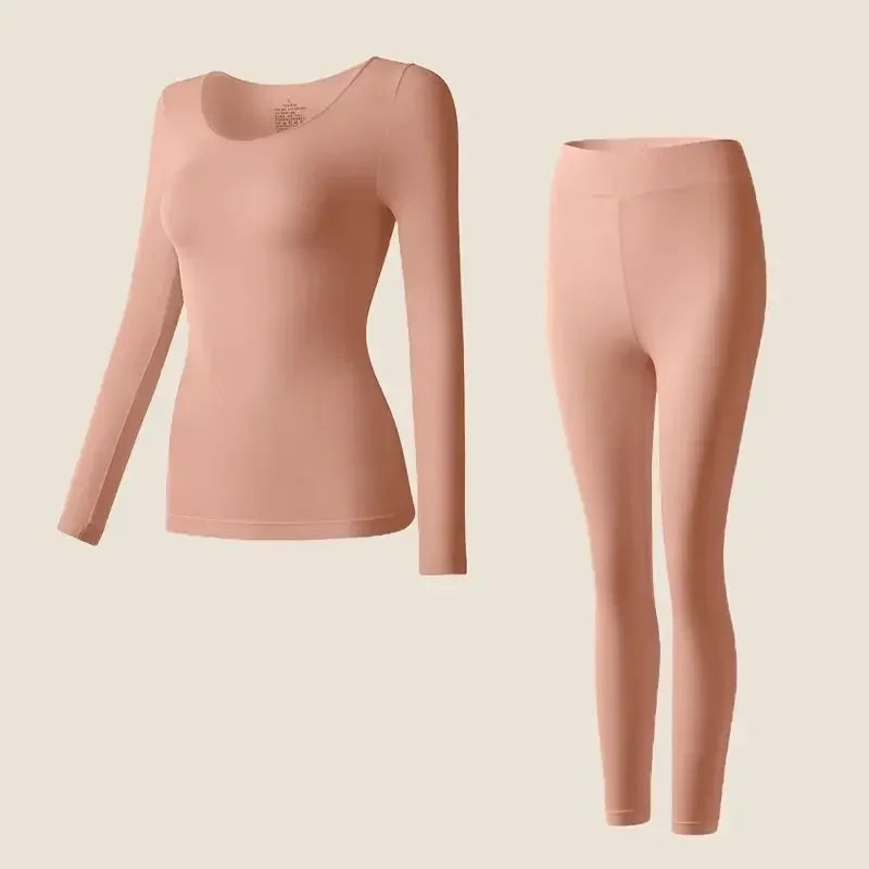 Coordinated thermal set with a clean slim silhouette.