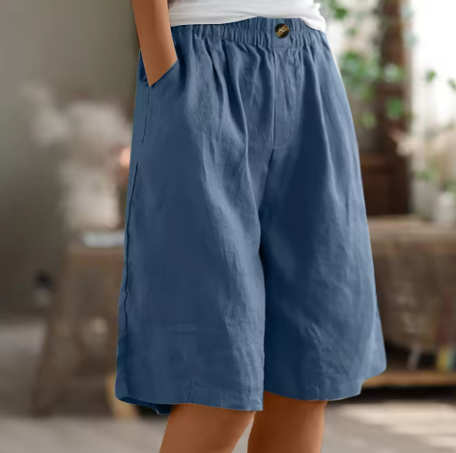 Mid-length casual shorts for daily wear on a plain background.