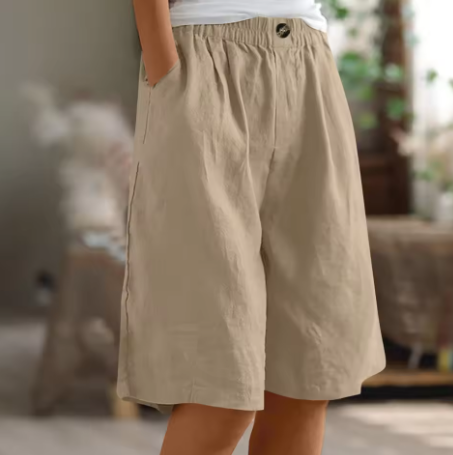 Easy wear mid-length shorts