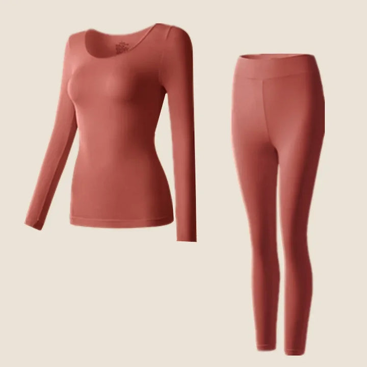 Fitted thermal set with long sleeves and stretch leggings.