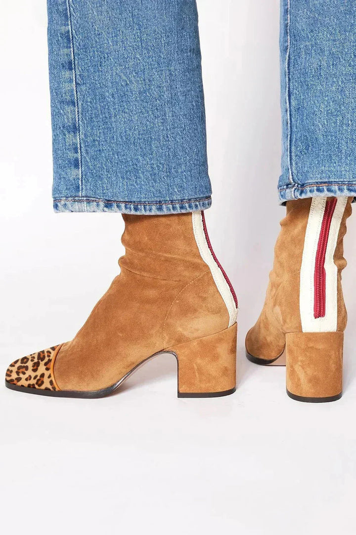 Celana | Women's STYLISH HEELED BOOTS — Brown leopard