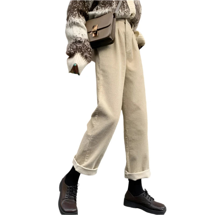 Halswen | Women's Straight Trousers With Pockets — Beige
