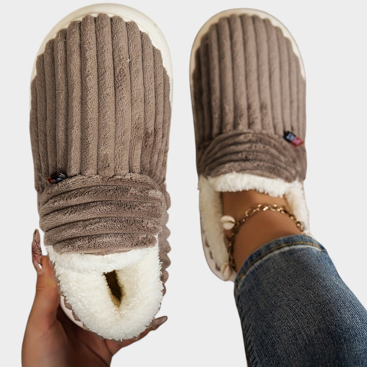 Kelvora | Women's Fleece-Lined Plush Non-Slip Slippers