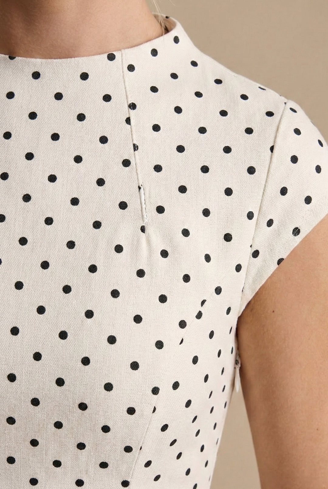 Una | Women's High-Waist Elegant Polka Dot Maxi Dress with Pleated Skirt — 3